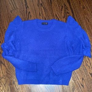 Ruffle sleeved knit pullover